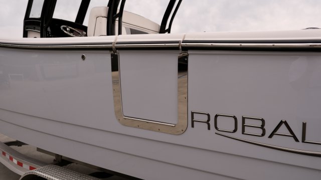 New 2024 Robalo R270  Boat for sale